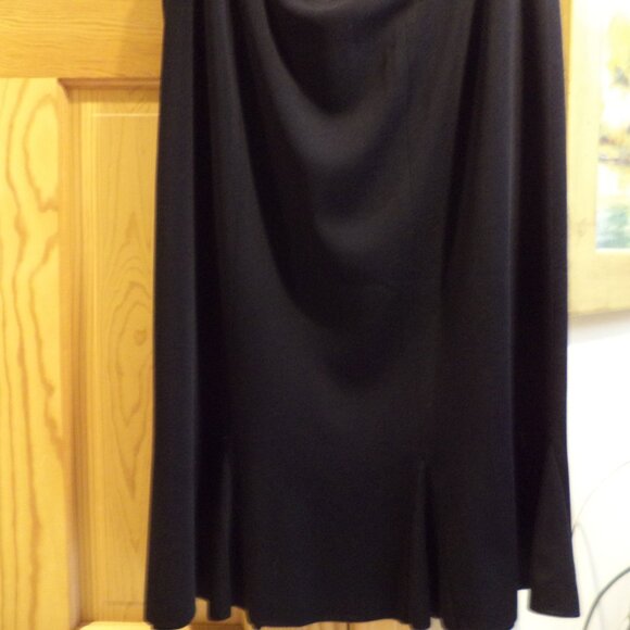 MISOOK Skirt ~  - Black with  Gusset Accents on Front and Back -  Size 1X - Picture 1 of 7